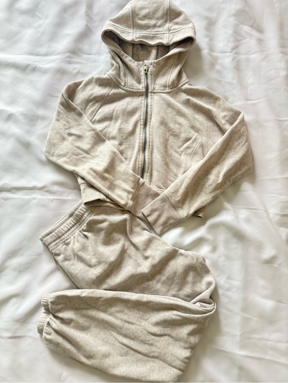 set Calvin Klein zippered sweatshirt size S pants size L